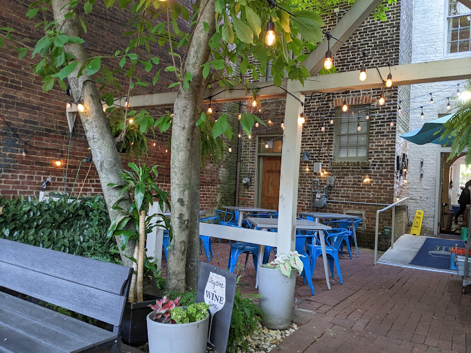 Sonoma Cellar Old Town Pet Friendly Restaurants in Alexandria, VA