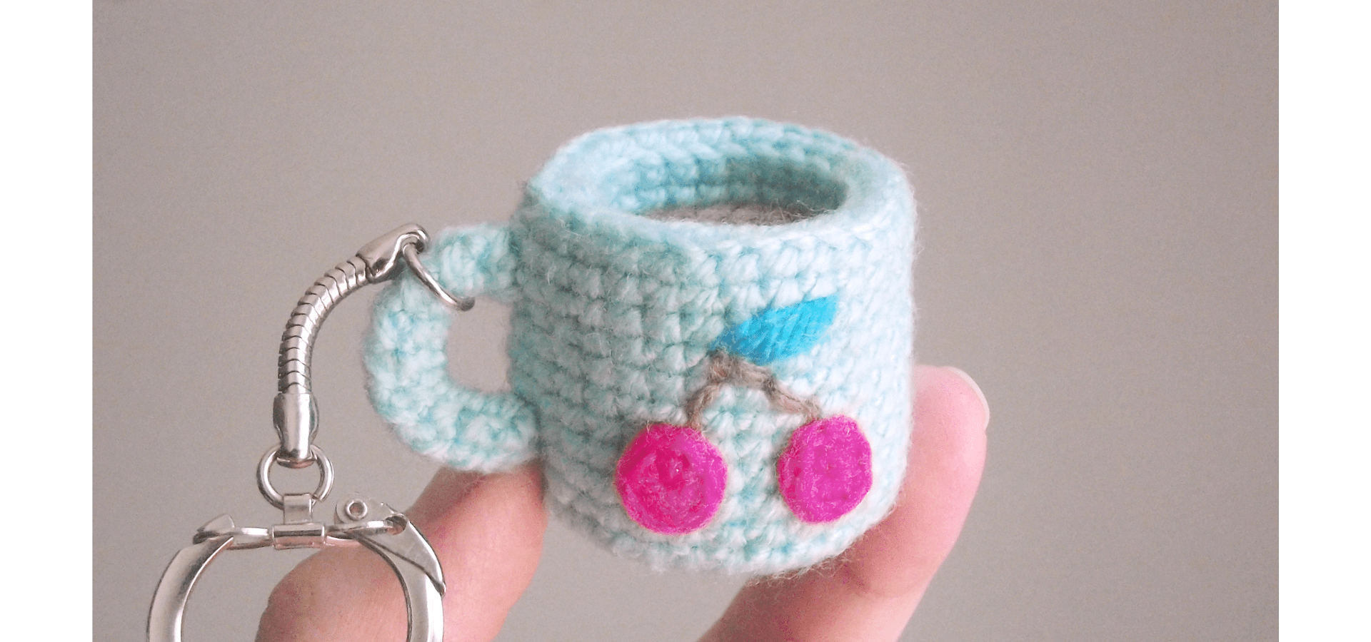 Tiny amigurumi cup Free crochet pattern Petits Pixels