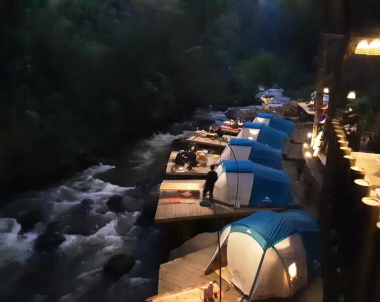 Pineus Tilu Bandung, Glamping Tepi Sungai yang Syahdu