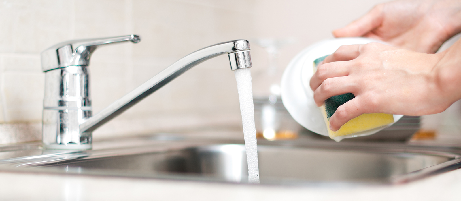 Health & Wellness 8 Mistakes You're Making Every Time You Wash Dishes