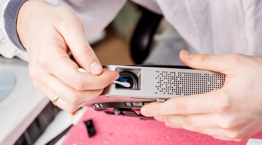 How To Clean The Inside Of A Projector Lens? In September 11, 2024