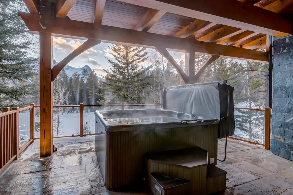 The Most Luxurious Airbnb Listings From Across Canada [Gallery