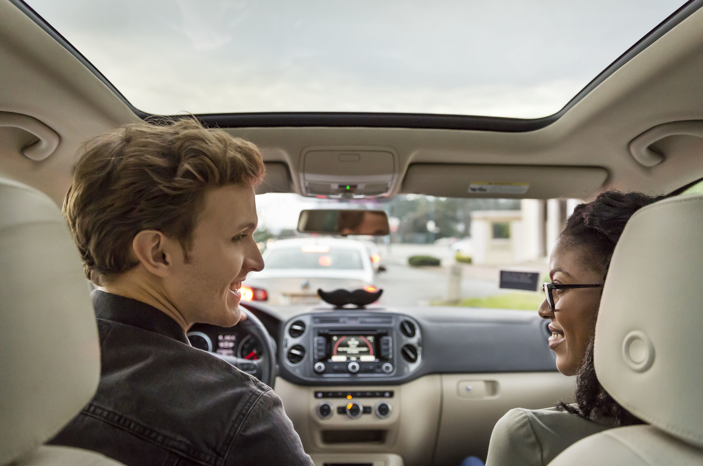 Verizon gives Lyft drivers discounts in wireless service, app to come