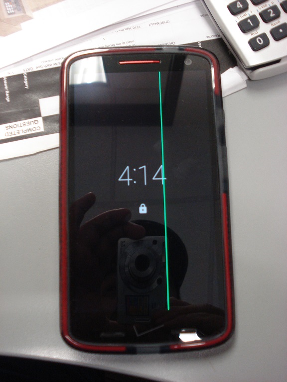 DROID Turbo 2 is still affected by a nasty green line in the display