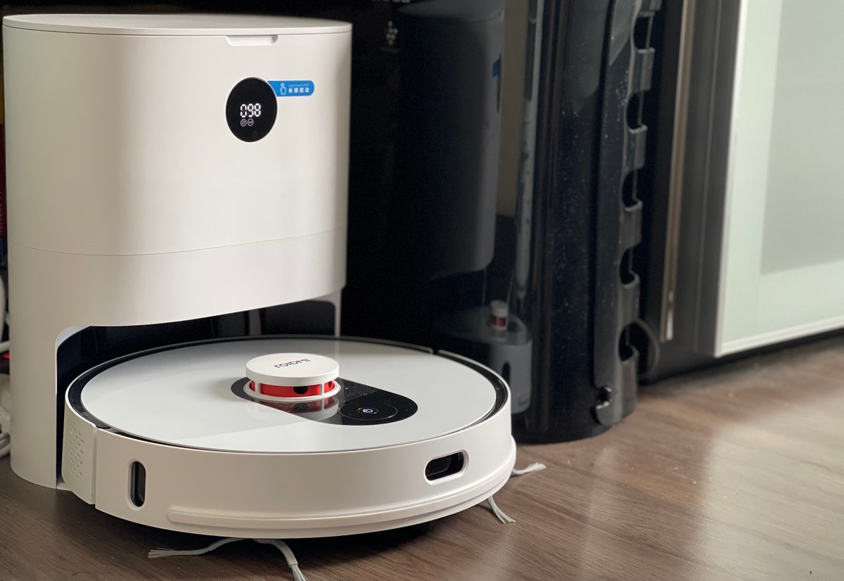 ROIDMI Eve Plus robot vacuum review highlyeffective without breaking