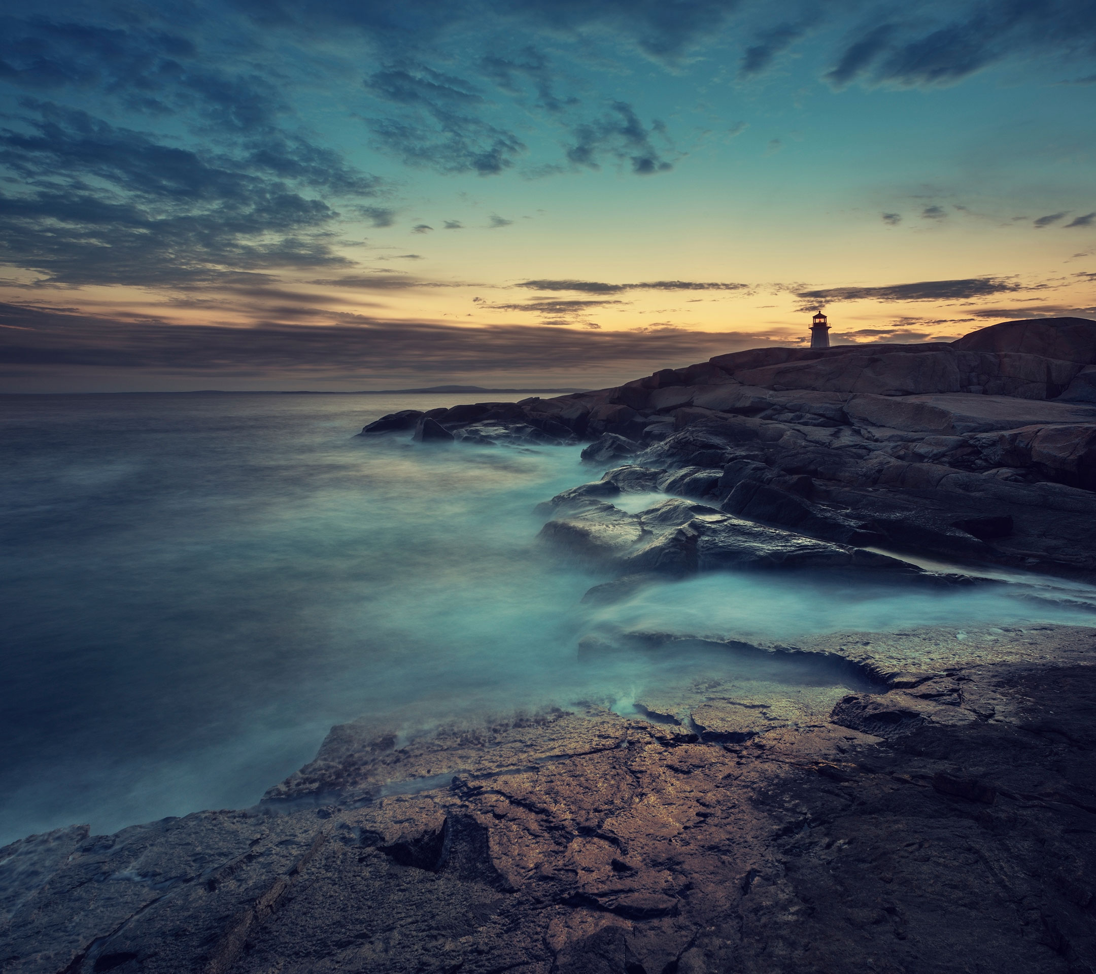Download 35 great wallpapers from the Sony Xperia Z3