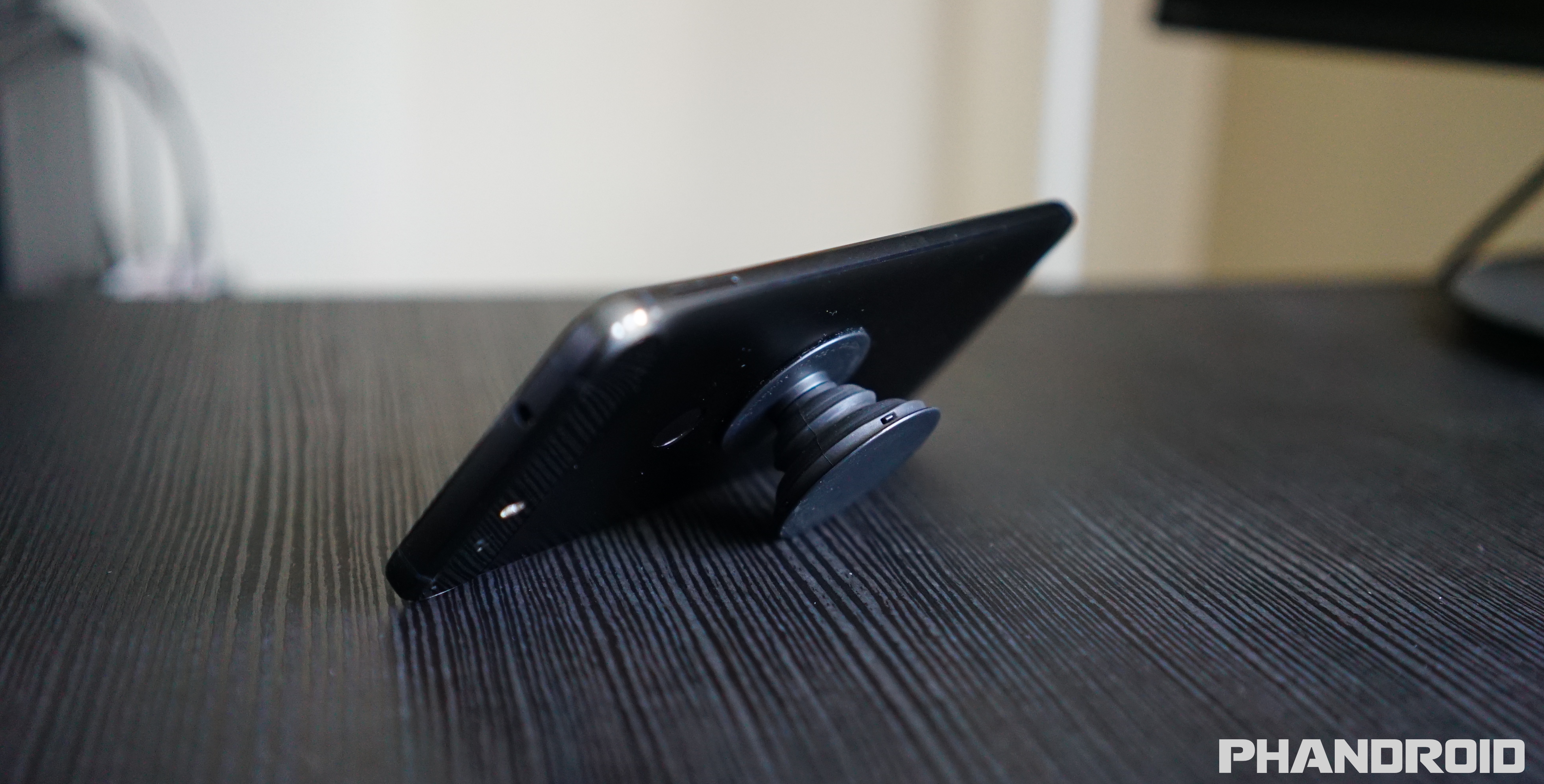 PopSocket makes Nexus 6P easy to use with 1 hand