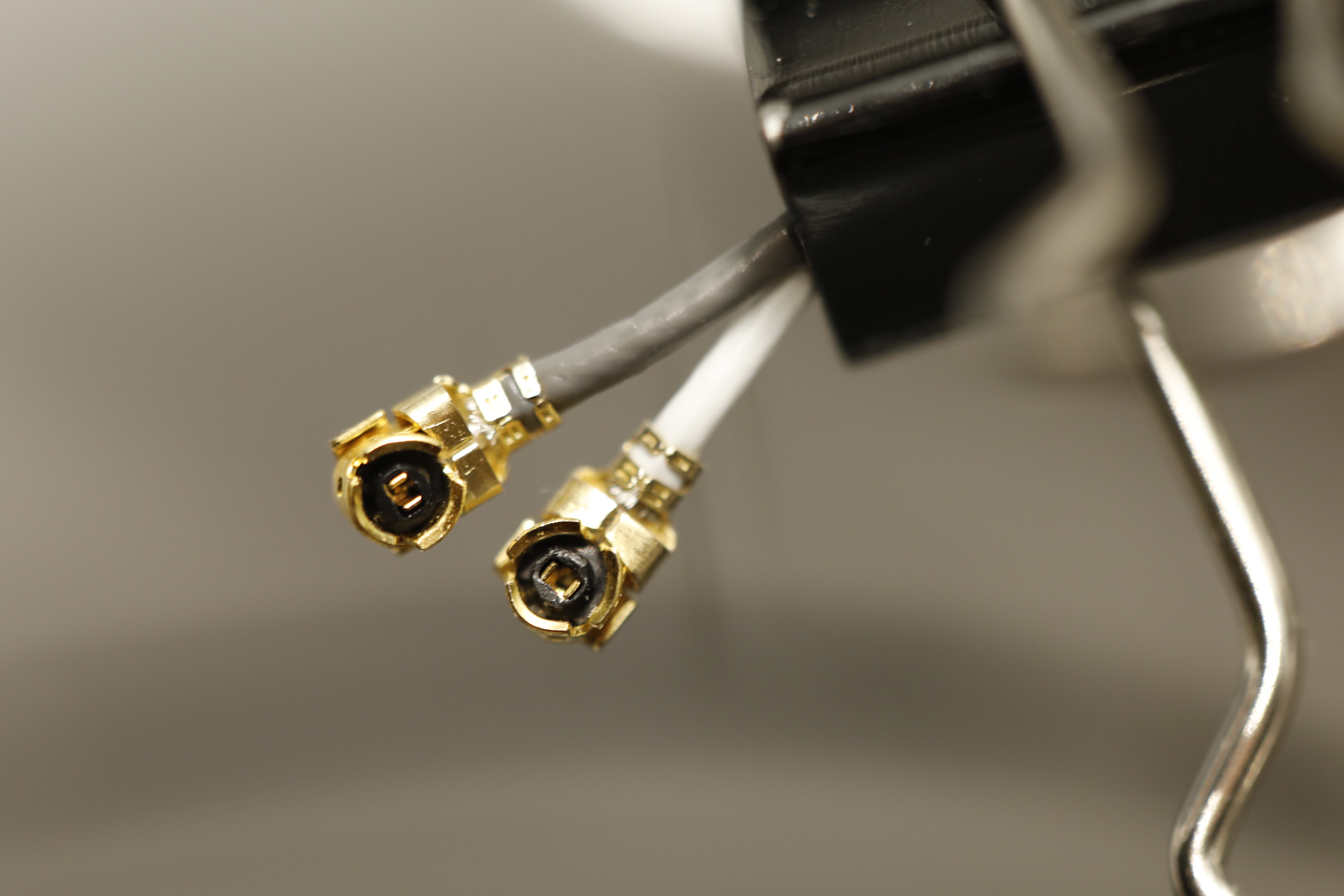 P4 Antenna connector broken. DJI Phantom Drone Forum