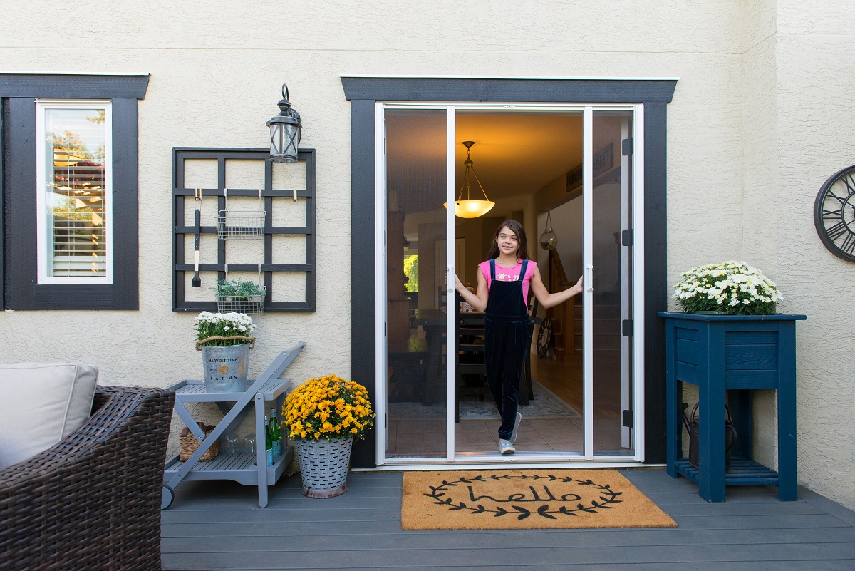 PHANTOM® DOUBLE RETRACTABLE SCREEN DOOR Screening Solutions Ohio
