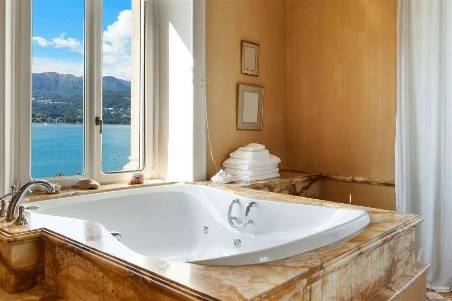 Hot Tub or Jetted Bath? The Best One to Relax at Home PharmaSpa