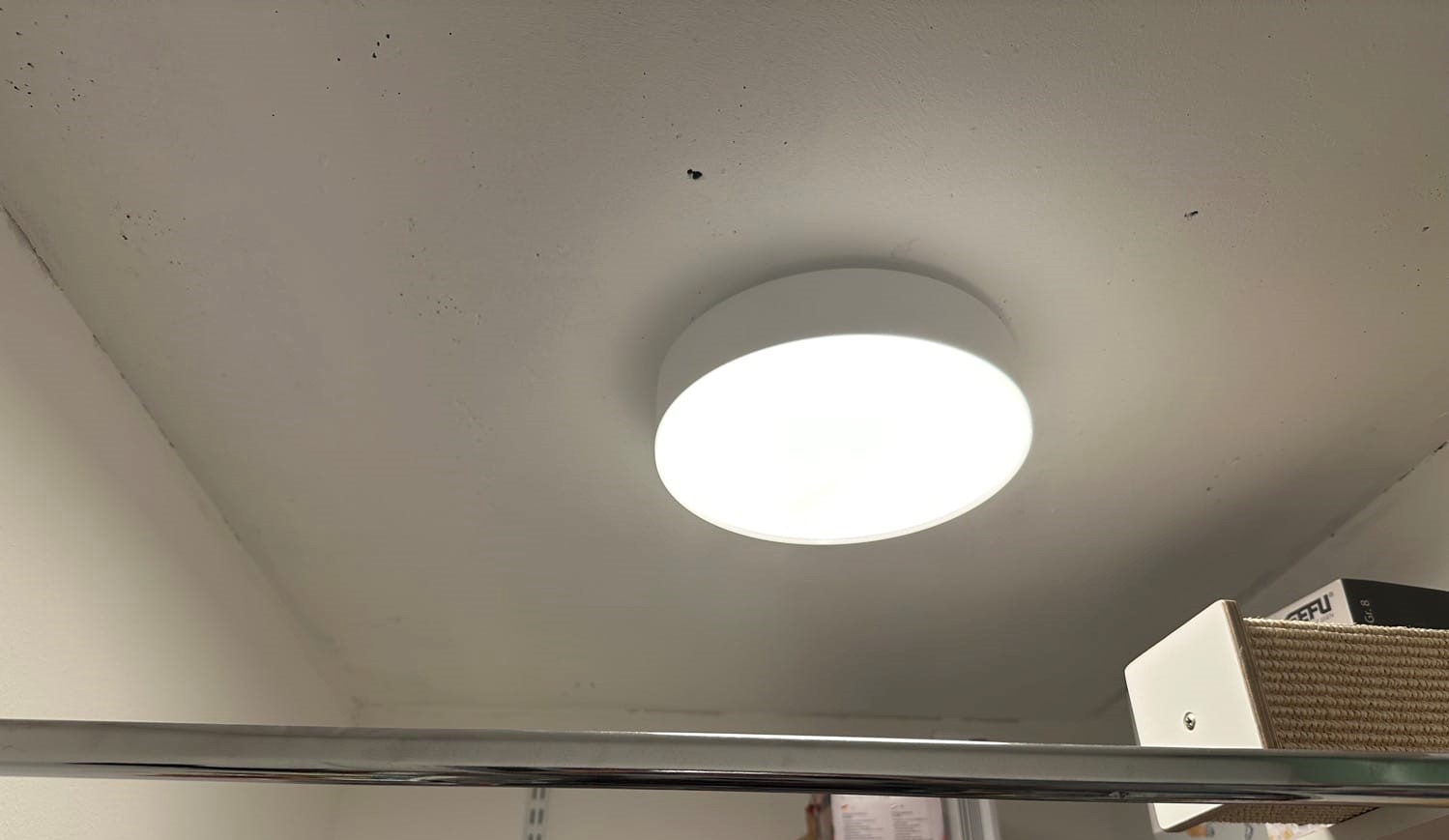 Philips Hue Enrave S: Mẫu đèn trần size nhỏ mới ra mắt - Philips Hue