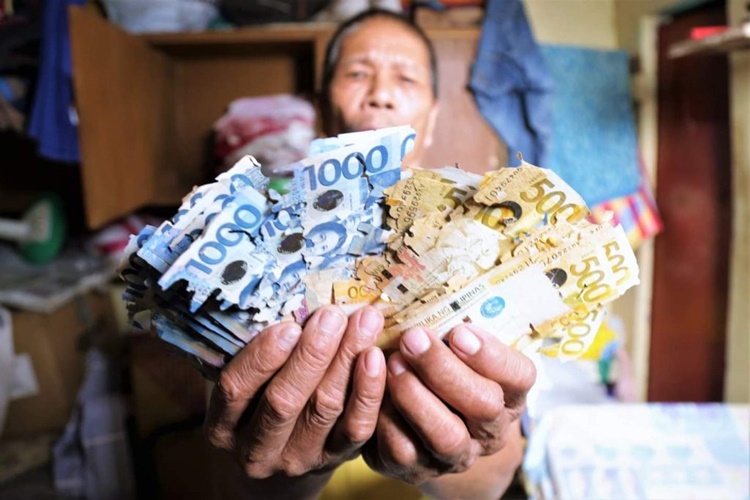 Bangko Sentral ng Pilipinas Reminds Banks to Accept Damaged Paper Bills