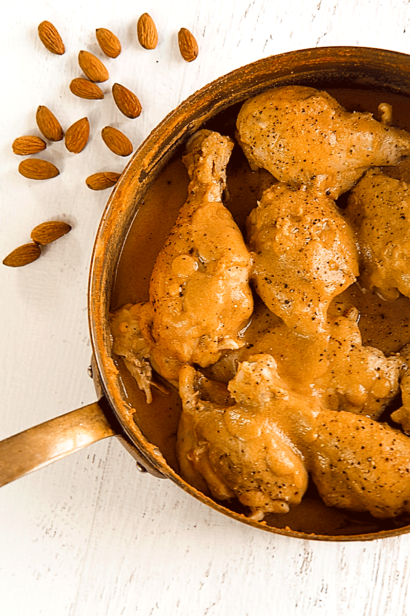 Mexican chicken with almond sauce (pollo en salsa de almendras)
