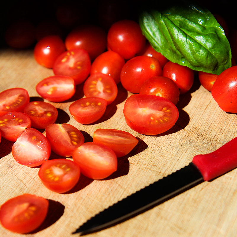 TRADITIONAL CHERRY TOMATOES SPAGHETTI with garlic and basil