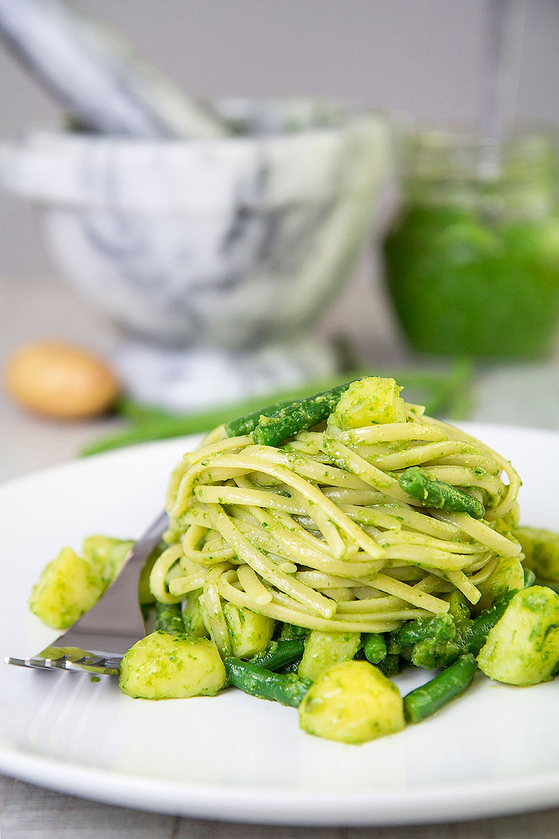 PESTO GENOVESE with green beans and potatoes (pesto avantaggiato)