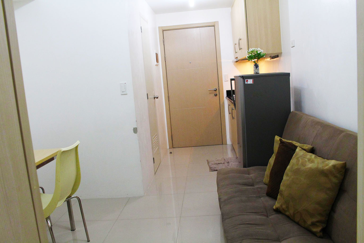 Condo for rent in Mandaluyong City beside Boni MRT Station