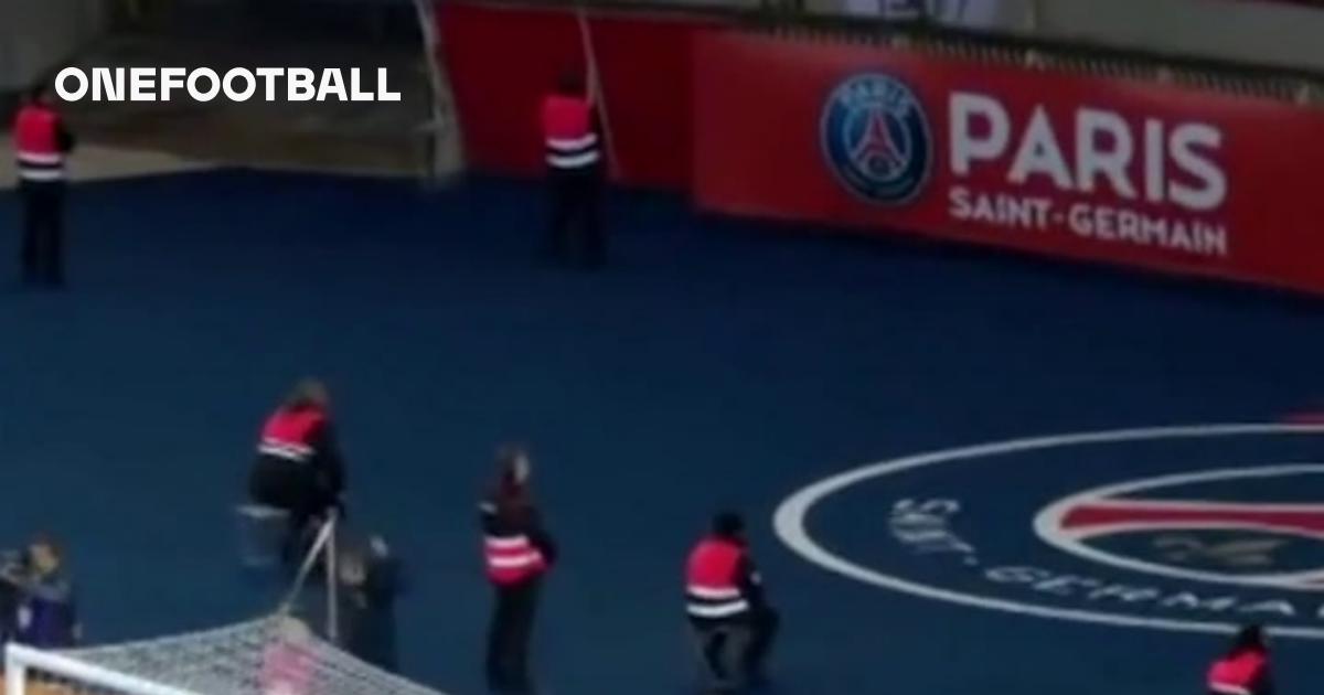 Julian Draxler finishes an amazing team effort against