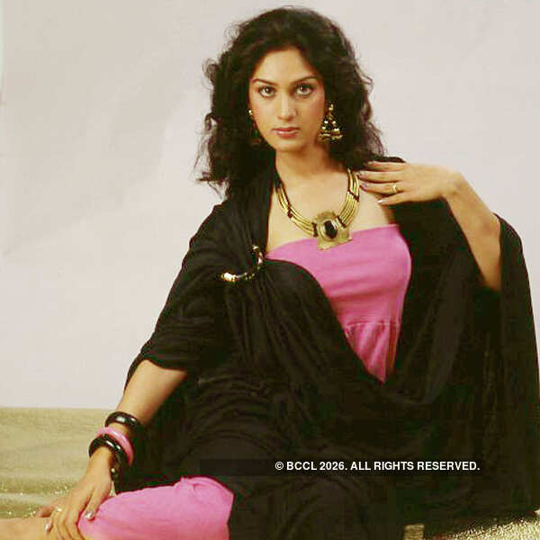 looking Meenakshi Sheshadri, who was trained in four Indian