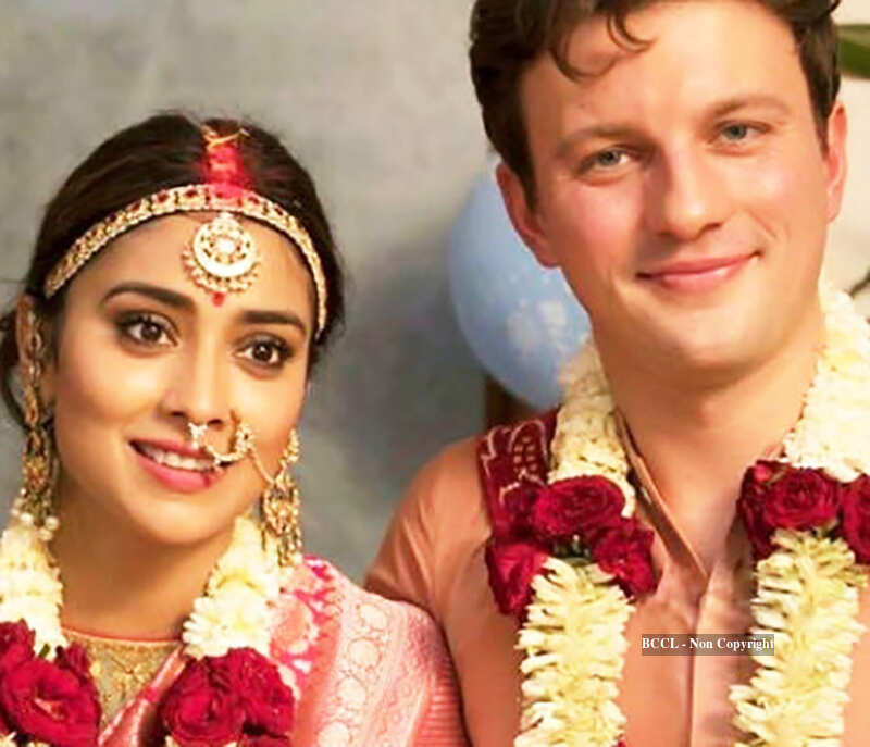 Pictures of five famous Bollywood actresses who married foreigners
