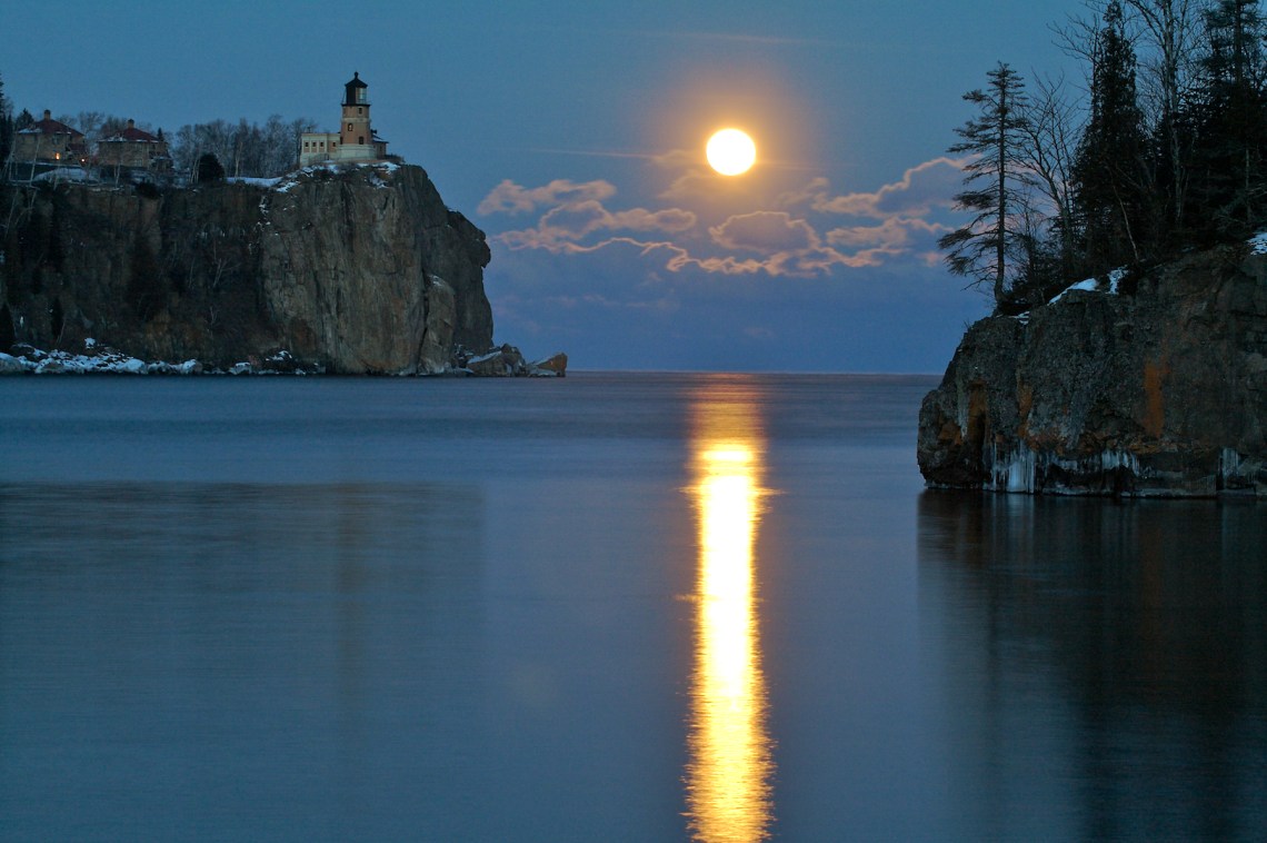 Split Rock Lighthouse Full Moon MN IMG_006356 The PhotoNaturalist