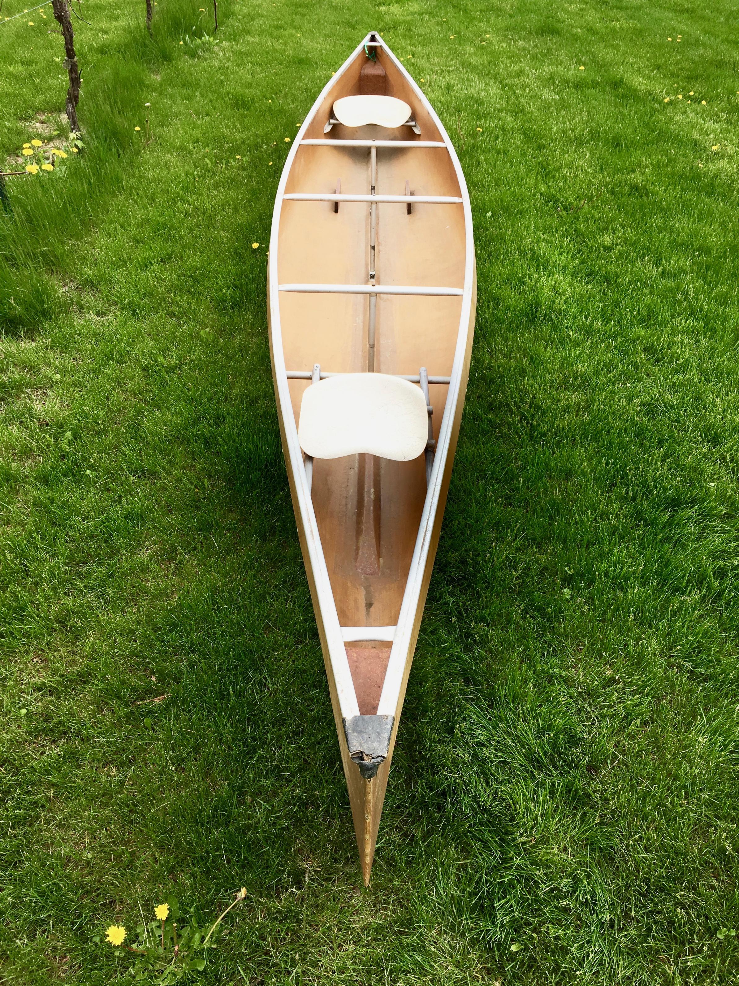 Solo Gunwale Bobbing On A Wenonah Prospector 16 Canoe