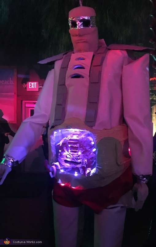 Krang's Android Costume Step by Step Guide Photo 4/6