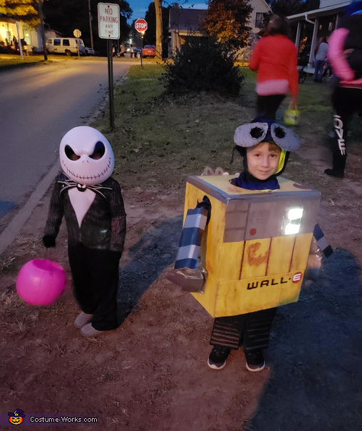 WallE Costume NoSew DIY Costumes Photo 3/4