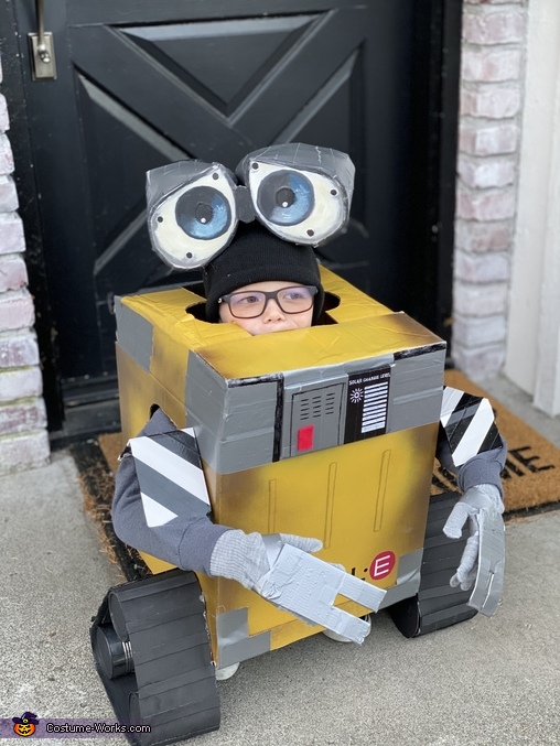 DIY WallE Costume DIY Costumes Under 25 Photo 2/4