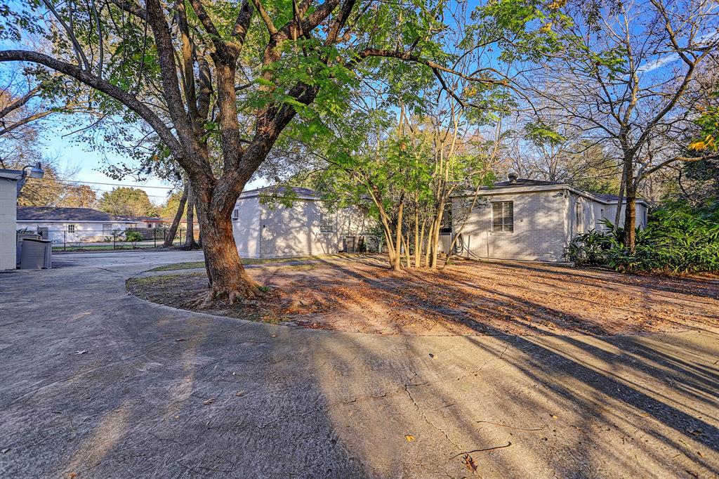 7525 Haywood Drive, Houston, TX 77061