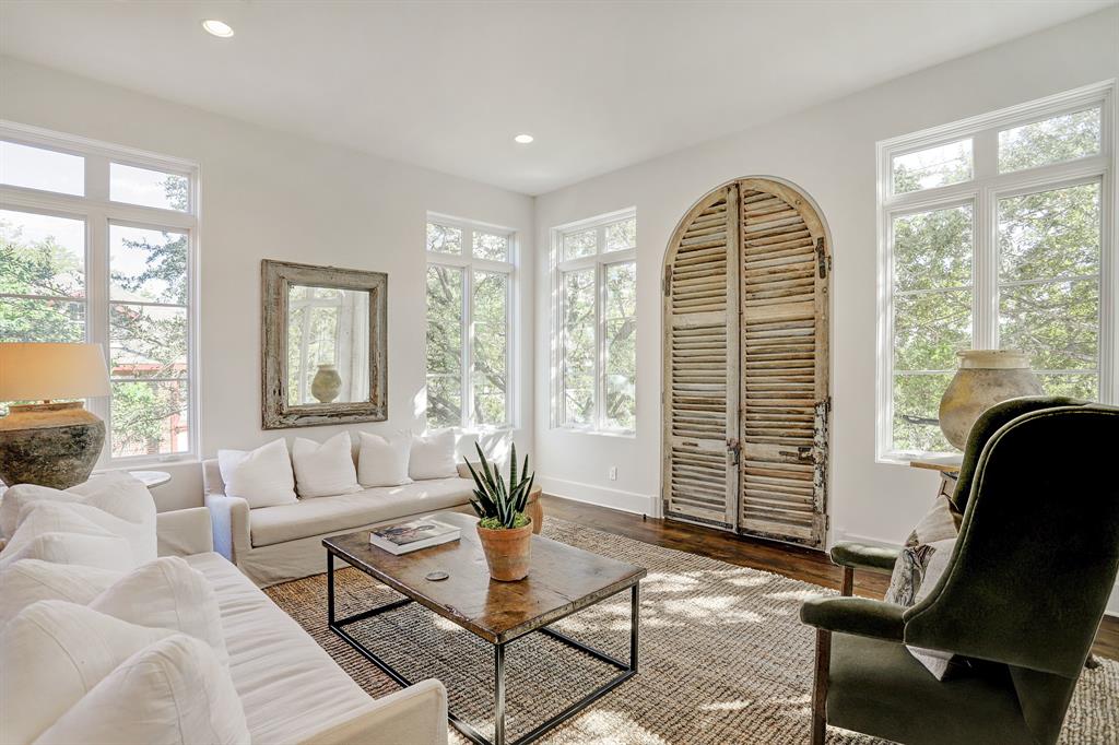 1115 Berthea Street, Houston TX 77006