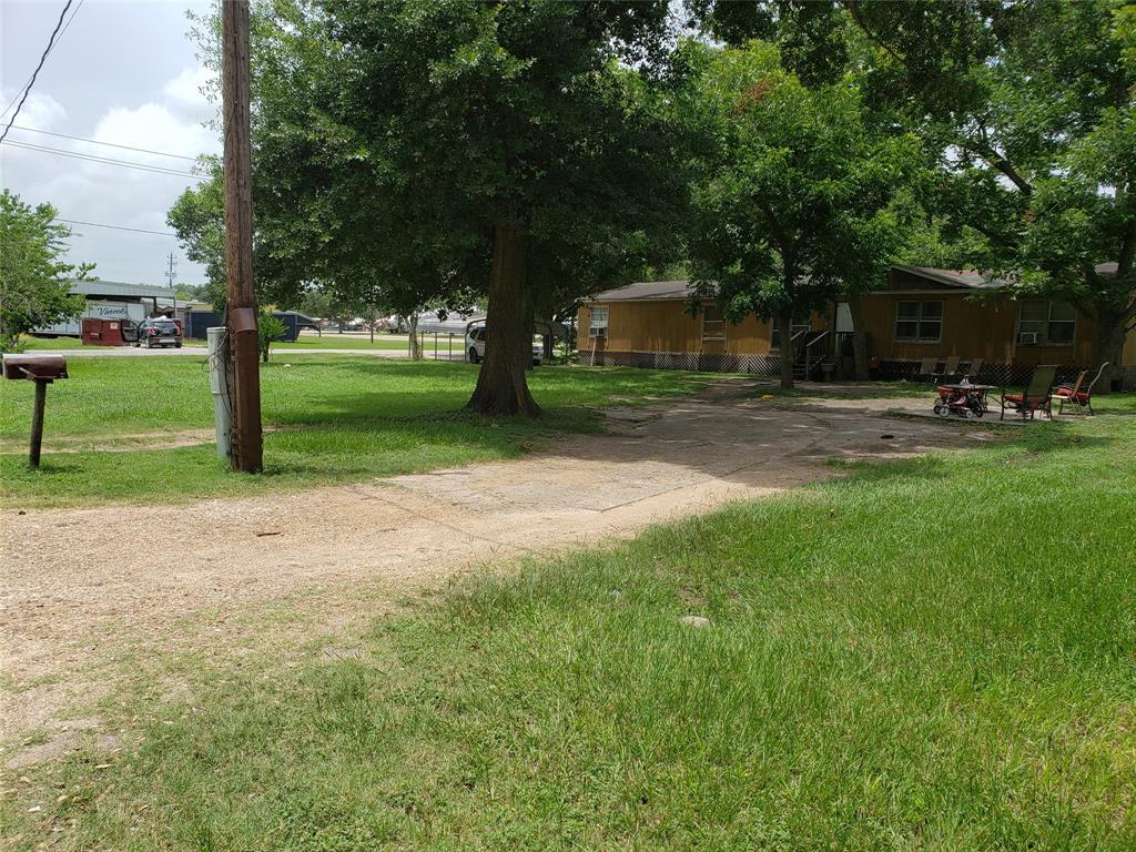 133 Magnolia Street, East Bernard, TX 77435