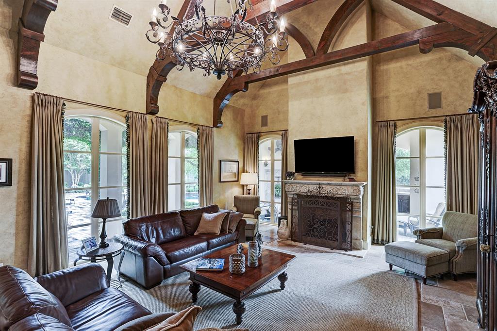 907 Cowards Creek Drive, Friendswood, TX 77546