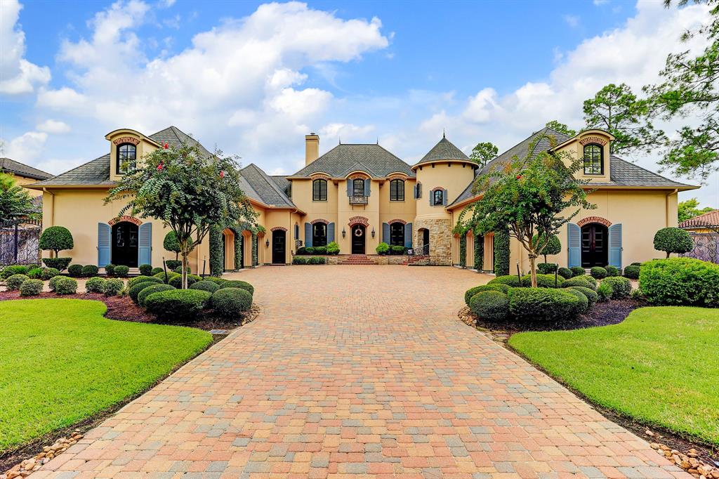 907 Cowards Creek Drive, Friendswood, TX 77546