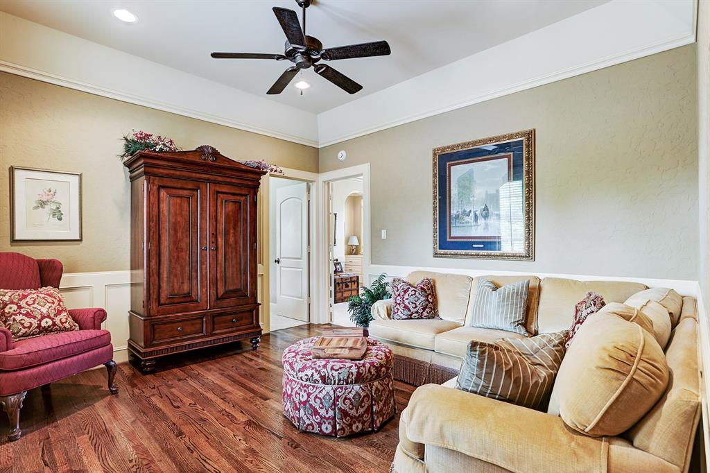 907 Cowards Creek Drive, Friendswood, TX 77546