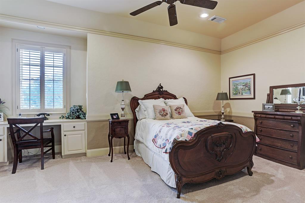 907 Cowards Creek Drive, Friendswood, TX 77546