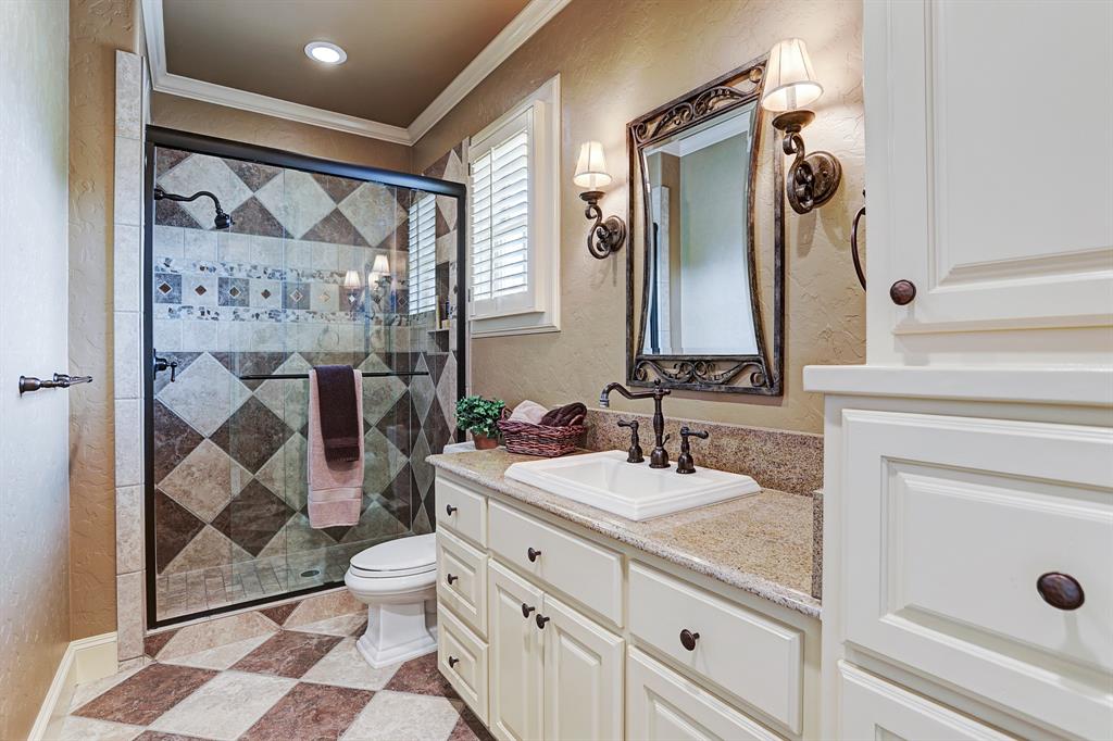 907 Cowards Creek Drive, Friendswood, TX 77546