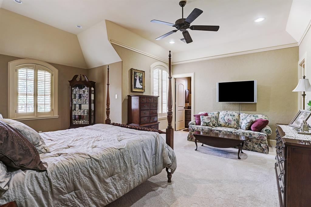 907 Cowards Creek Drive, Friendswood, TX 77546