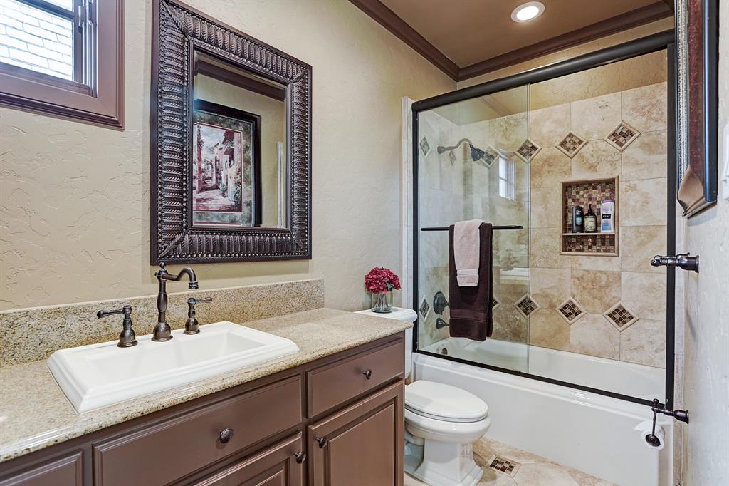 907 Cowards Creek Drive, Friendswood, TX 77546