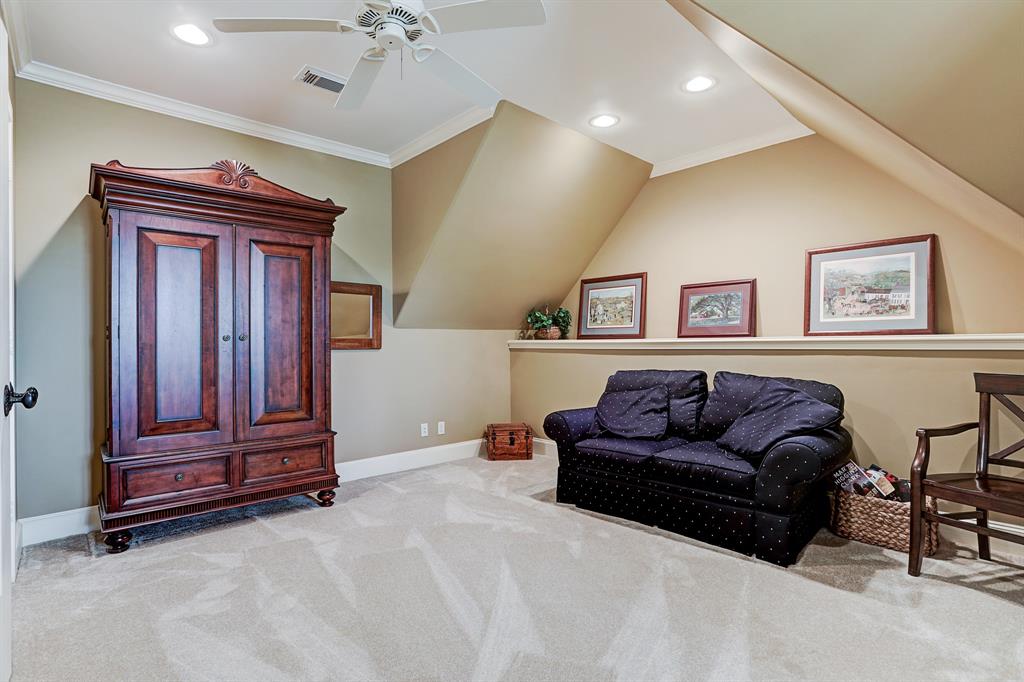 907 Cowards Creek Drive, Friendswood, TX 77546
