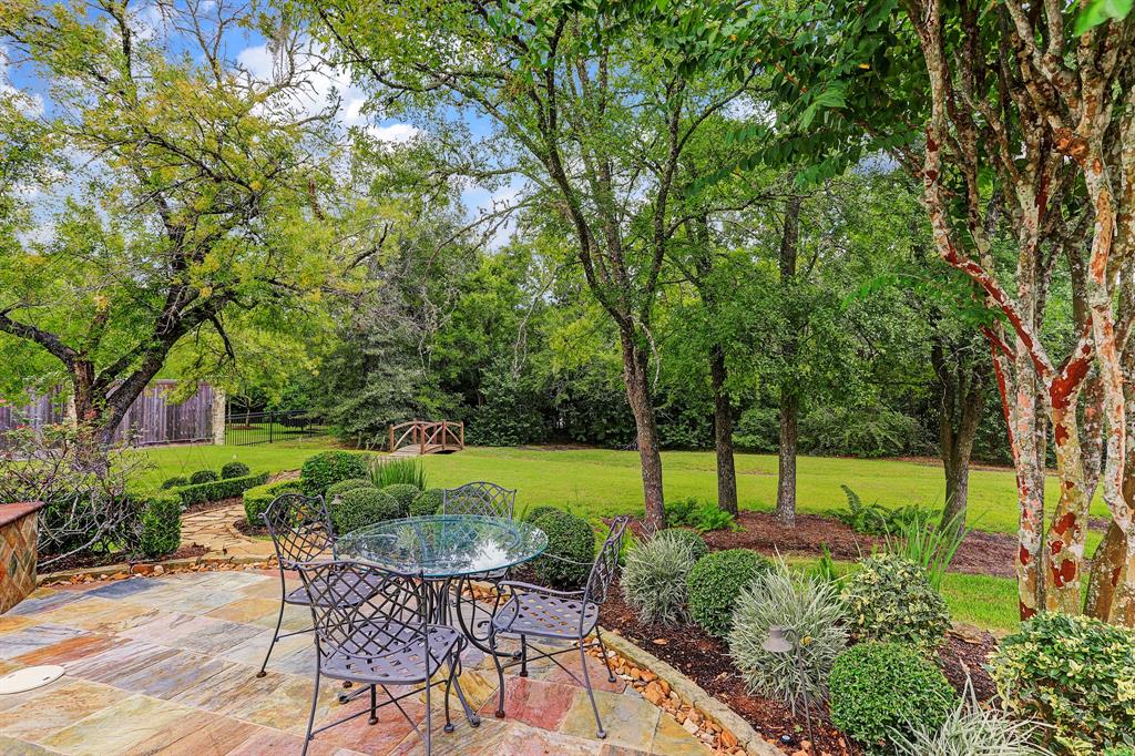 907 Cowards Creek Drive, Friendswood, TX 77546