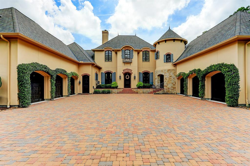907 Cowards Creek Drive, Friendswood, TX 77546