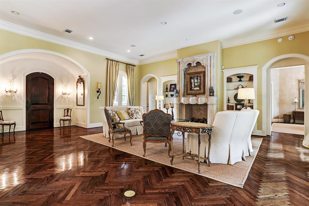 907 Cowards Creek Drive, Friendswood, TX 77546