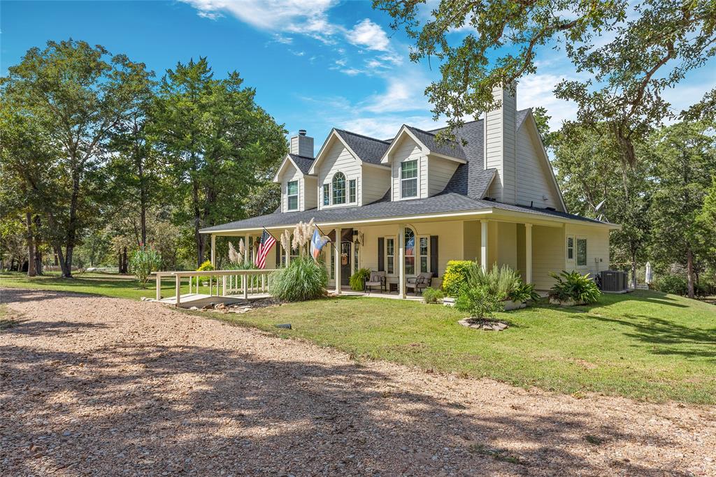 1425 Mentz Road, Alleyton, TX 78935