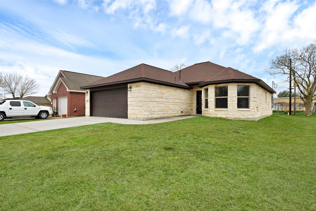 710 S 7th Street, La Porte, TX 77571