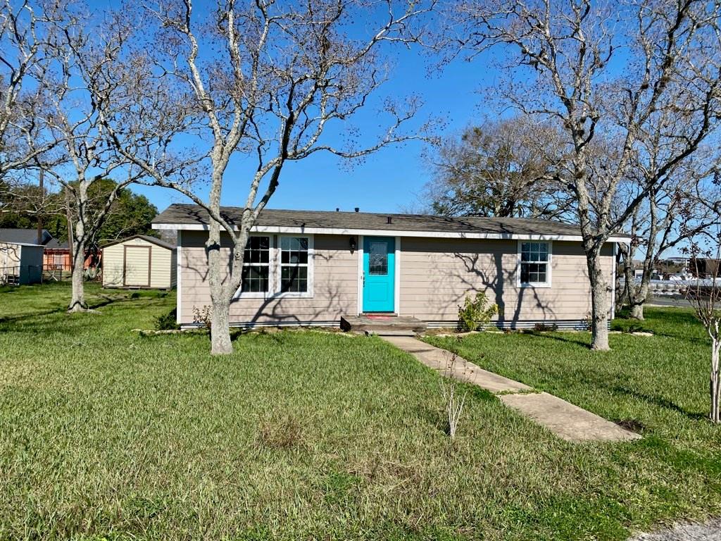 101 Black Street, Schulenburg, TX 78956