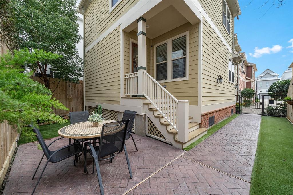 1215 W 16th Street, Houston, TX 77008