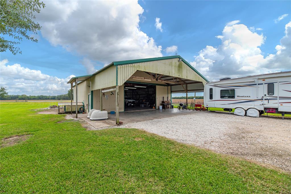 5810 Charlie Meyer Road, Damon, TX 77430