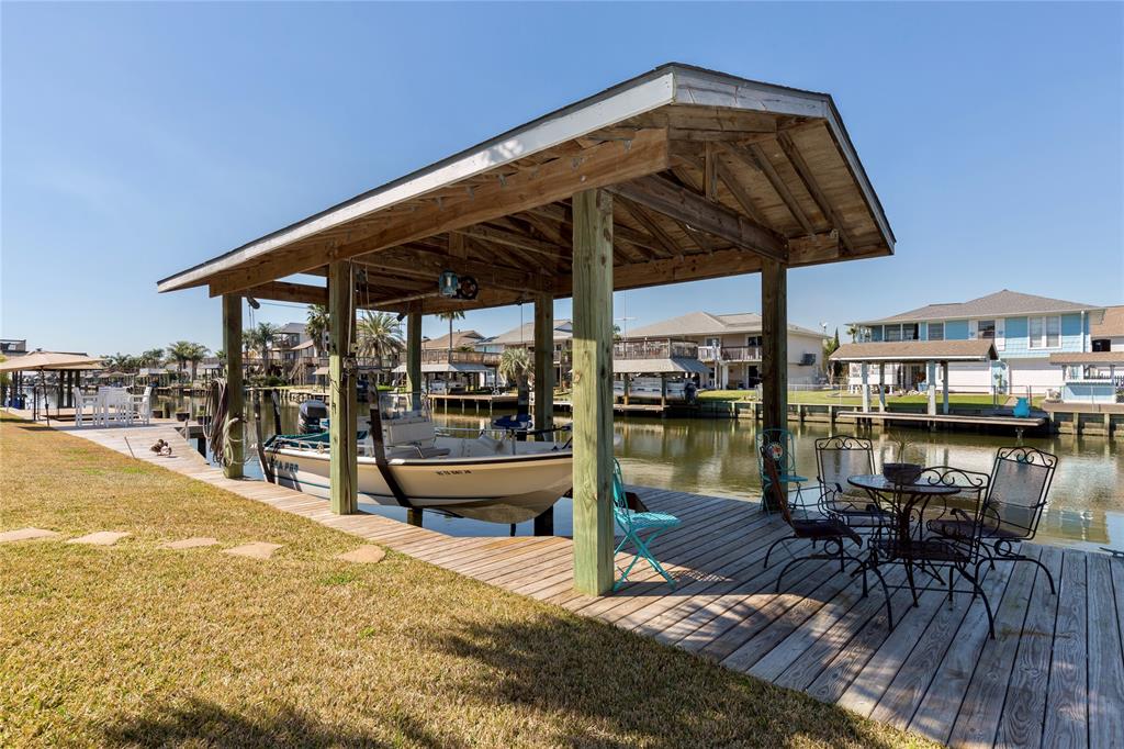 1172 Sailfish Street, Bayou Vista, TX 77563