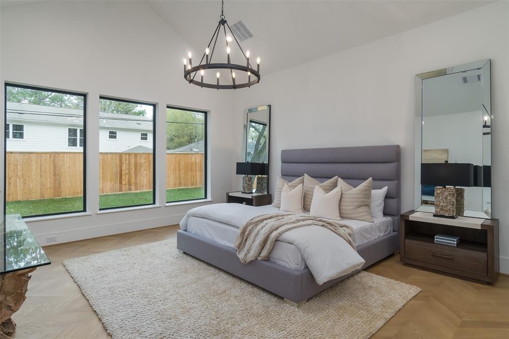 535 Kickerillo Drive, Houston TX 77079