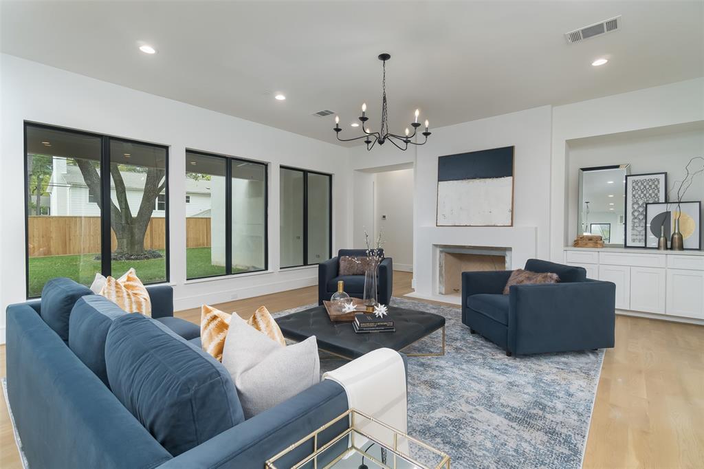 535 Kickerillo Drive, Houston TX 77079